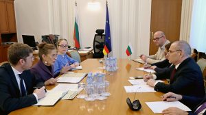 Китай издава разпоредби относно сигурността на промишлеността и веригата за доставки