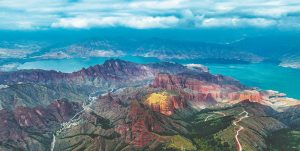 Среща с ханфу в полетата с божури на Хезе