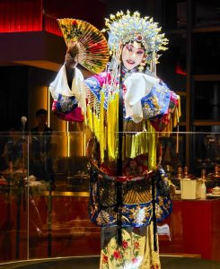 Възходът на „атмосферните ресторанти“ в Китай – и защо Gen Z се храни за настроение, а не само за вкус