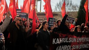 Турски журналисти в затвора за заснемане близо до базата на НАТО, където се намират американски войници