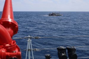 Китайската брегова охрана отблъсква филипинските плавателни съдове, нахлули незаконно във водите на остров Хуанян