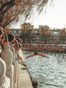 Намирането на необикновеното на прага ви